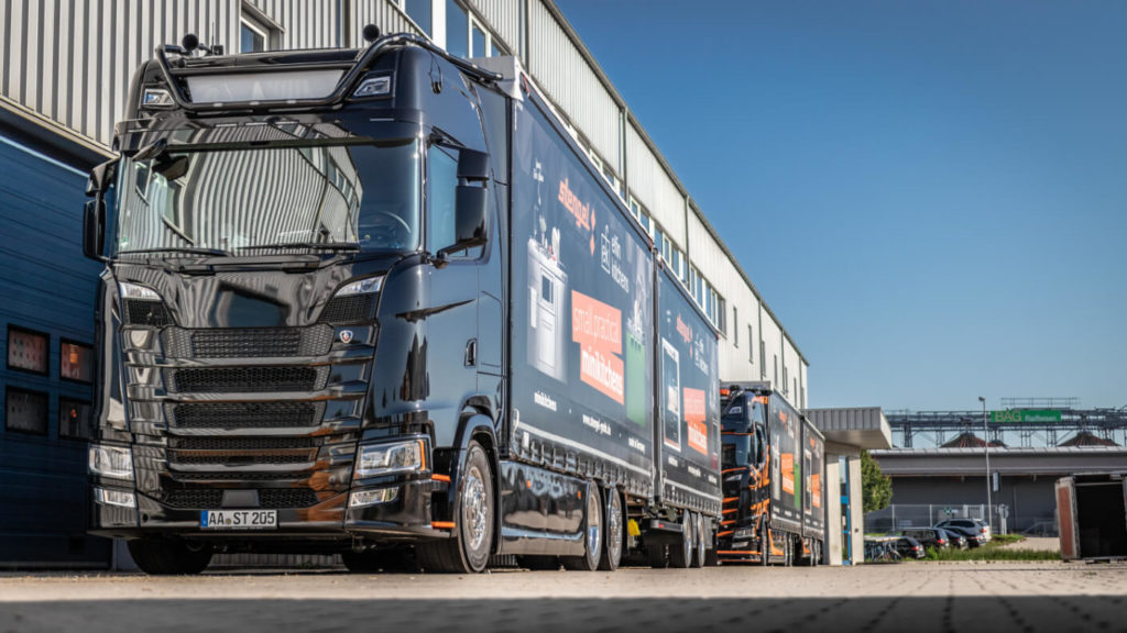 Stengel LKW zum Transport der Miniküchen